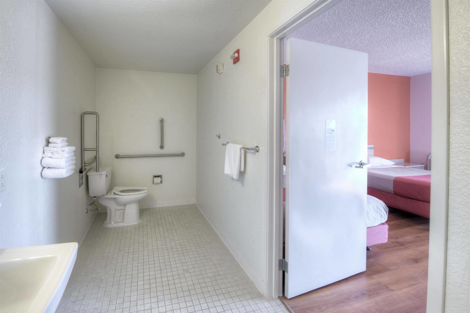 Motel 6-Niantic, Ct - New London Bagian luar foto